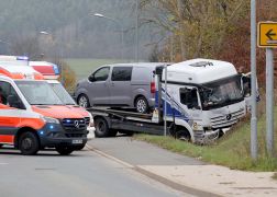 Am Lenkrad In Not Lkw Fahrer In Jena Verunglueckt 06